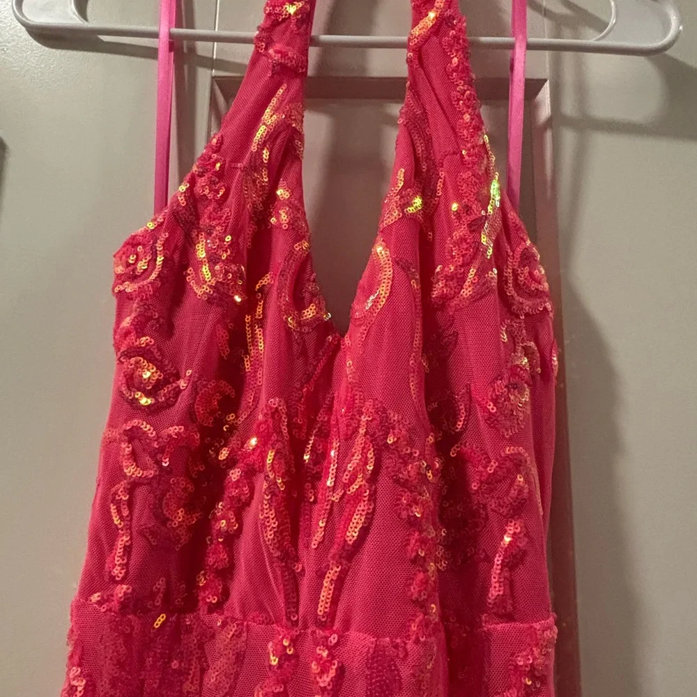 Vibrant Pink Halter prom Dress size 1/2 - Picture 2 of 6